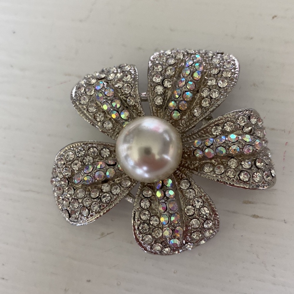 Preloved Premier Designs Prissy Brooch! # 4723